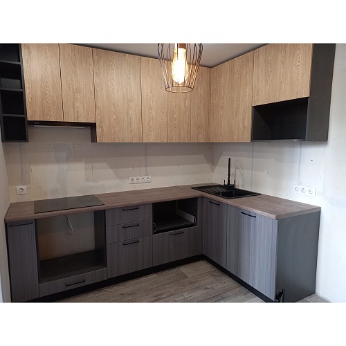 Сандал серый и Карпатская ель 